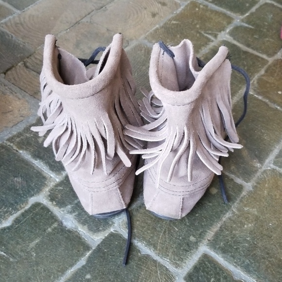 Minnetonka fringe moccasin booties size 5 - Picture 2 of 4
